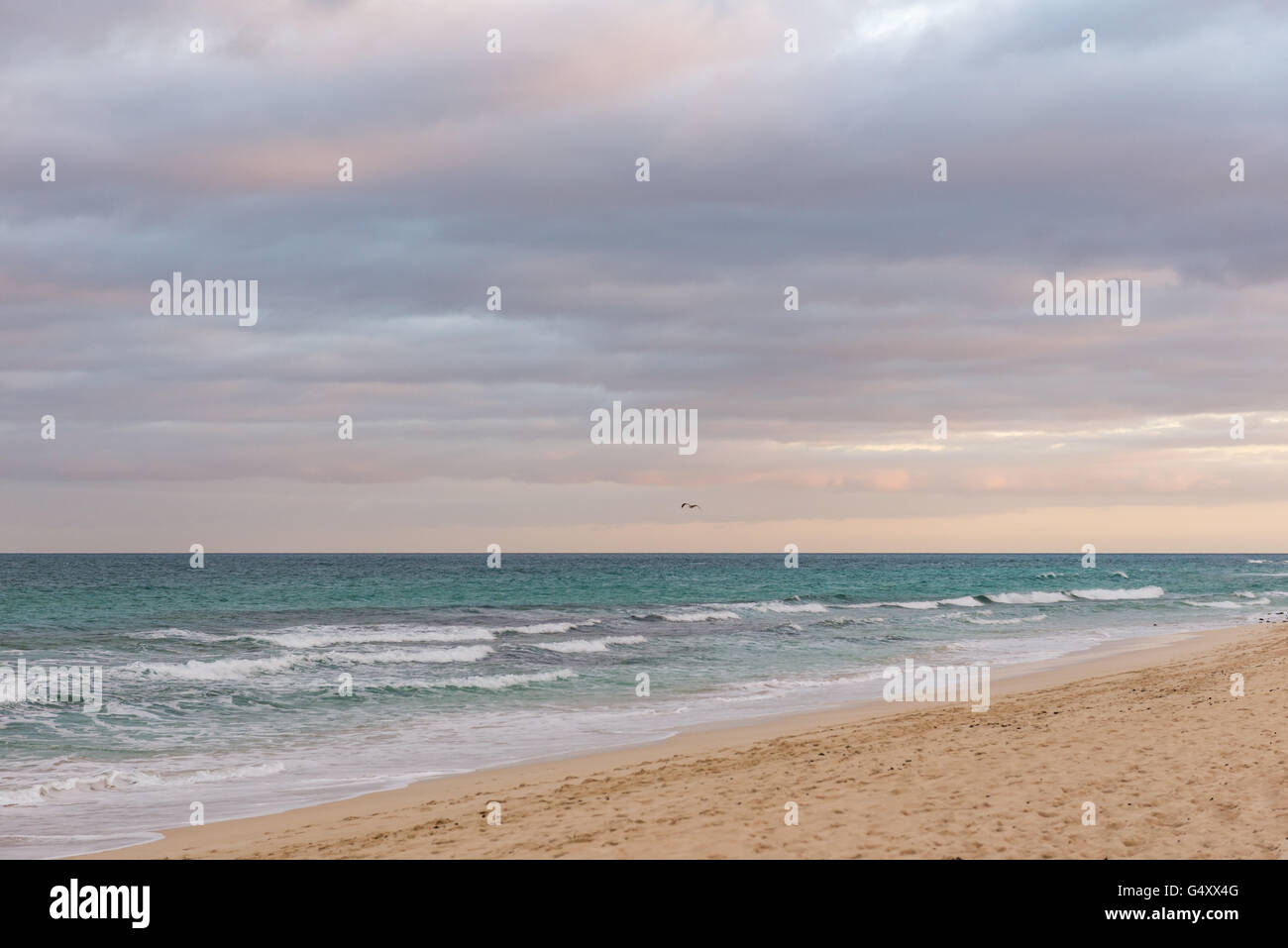 Espagne, Canaries, Fuerteventura, ciel couvert sur la mer sur l'île espagnole de Fuerteventura Banque D'Images