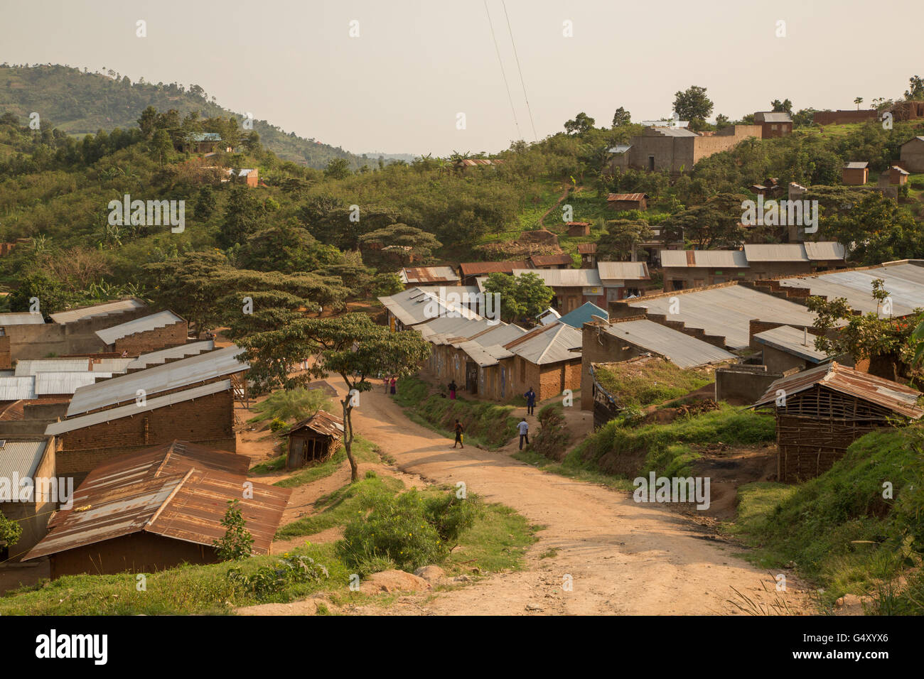 Les belles montagnes de Rwenzori sont vus de Kasese District, l'Ouganda, formant la frontière de l'Ouganda et la RDC. Banque D'Images