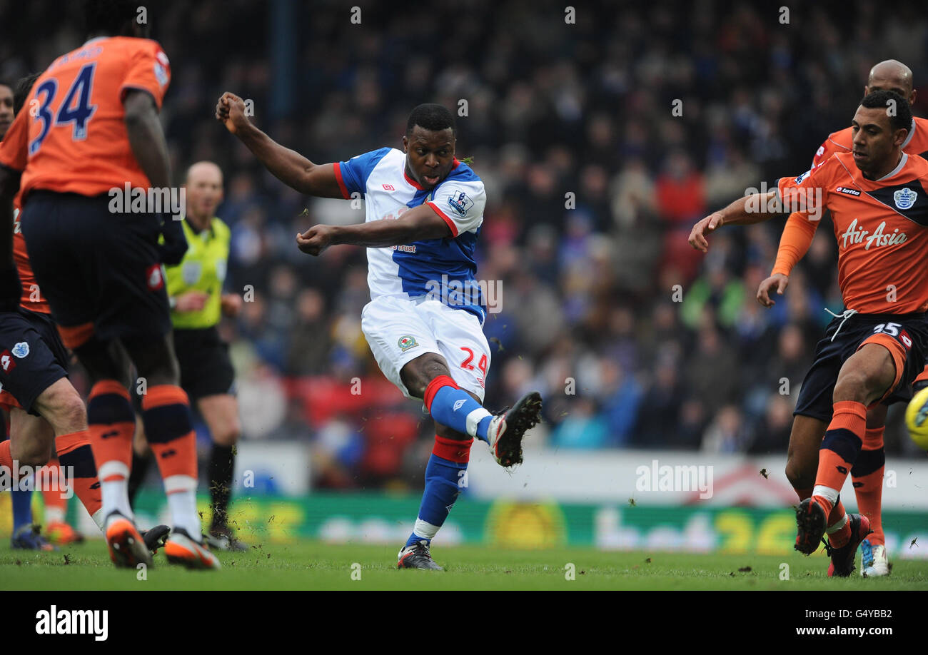 Yakubu de Blackburn Rovers marque le but d'ouverture du match lors du match de la Barclays Premier League à Ewood Park, Blackburn. Banque D'Images