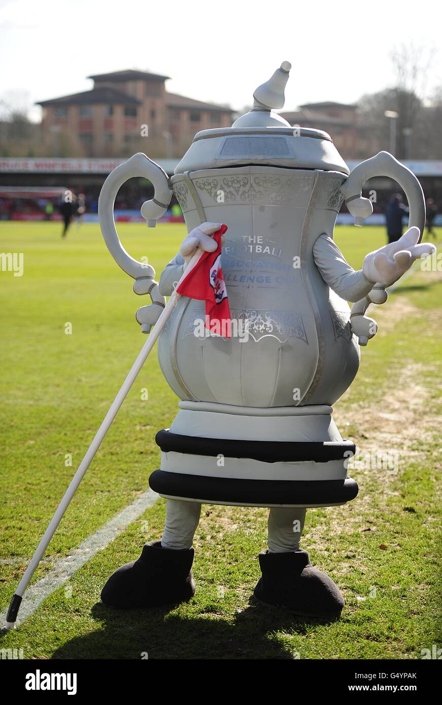 Football - FA Cup - Cinquième tour - Crawley Town / Stoke City - Broadfield Stadium. Mascotte FA Cup Trophée Banque D'Images