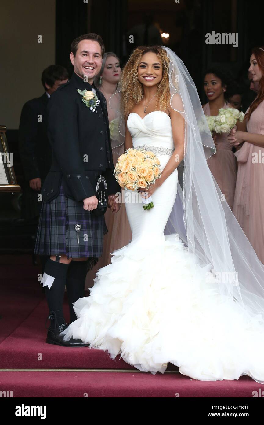 Acteur Martin Compston et Tianna Chanel Flynn à l'Mar Hall resort de Renfrewshire après leur mariage. Banque D'Images