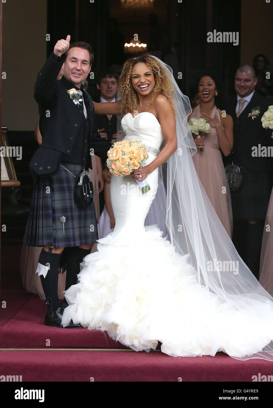 Acteur Martin Compston et Tianna Chanel Flynn à l'Mar Hall resort de Renfrewshire après leur mariage. Banque D'Images