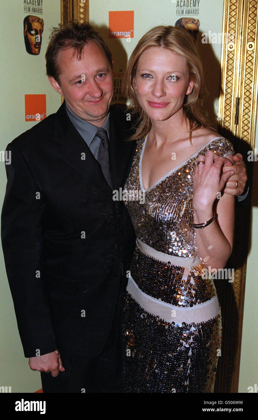 L'actrice Cate Blanchett et son mari Andrew Upton à la fête post-Orange British film Academy Awards (BAFTA's) au Cafe Royal. Elle porte une robe de Prada. Banque D'Images