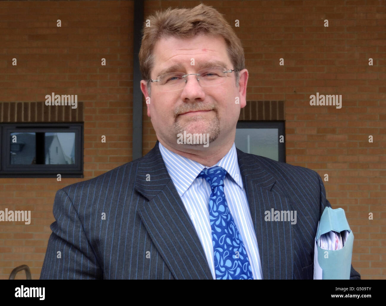 Dr Paul Winterbottom, directeur médical de la 2Gether NHS Foundation Trust à l'extérieur de la cour du coroner de Gloucestershire après l'enquête sur le décès de Melissa Martin Hughes. Banque D'Images