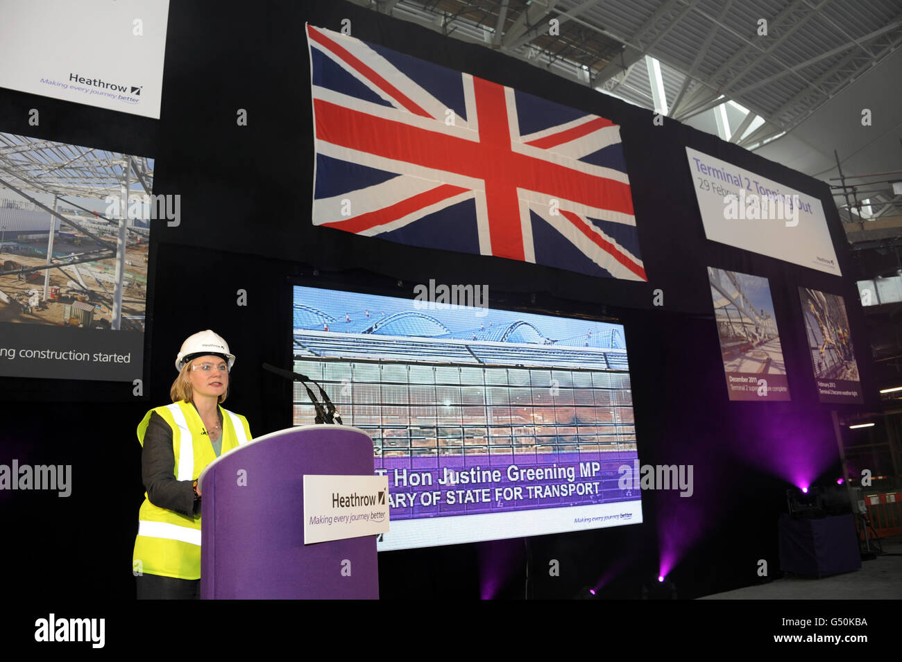 Justine Greening, secrétaire aux transports, assistait à la cérémonie de remise en état du terminal 2 de l'aéroport d'Heathrow. Banque D'Images