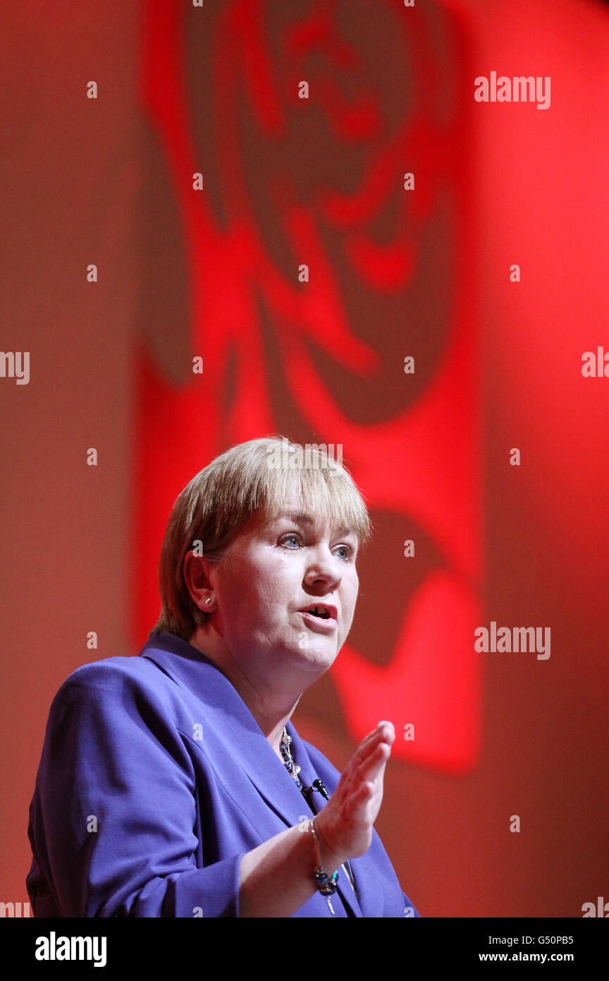 Johann Lamont, chef du parti travailliste écossais, lors de son discours à la Conférence du travail écossais dans le Caird Hall, à Dundee. Banque D'Images