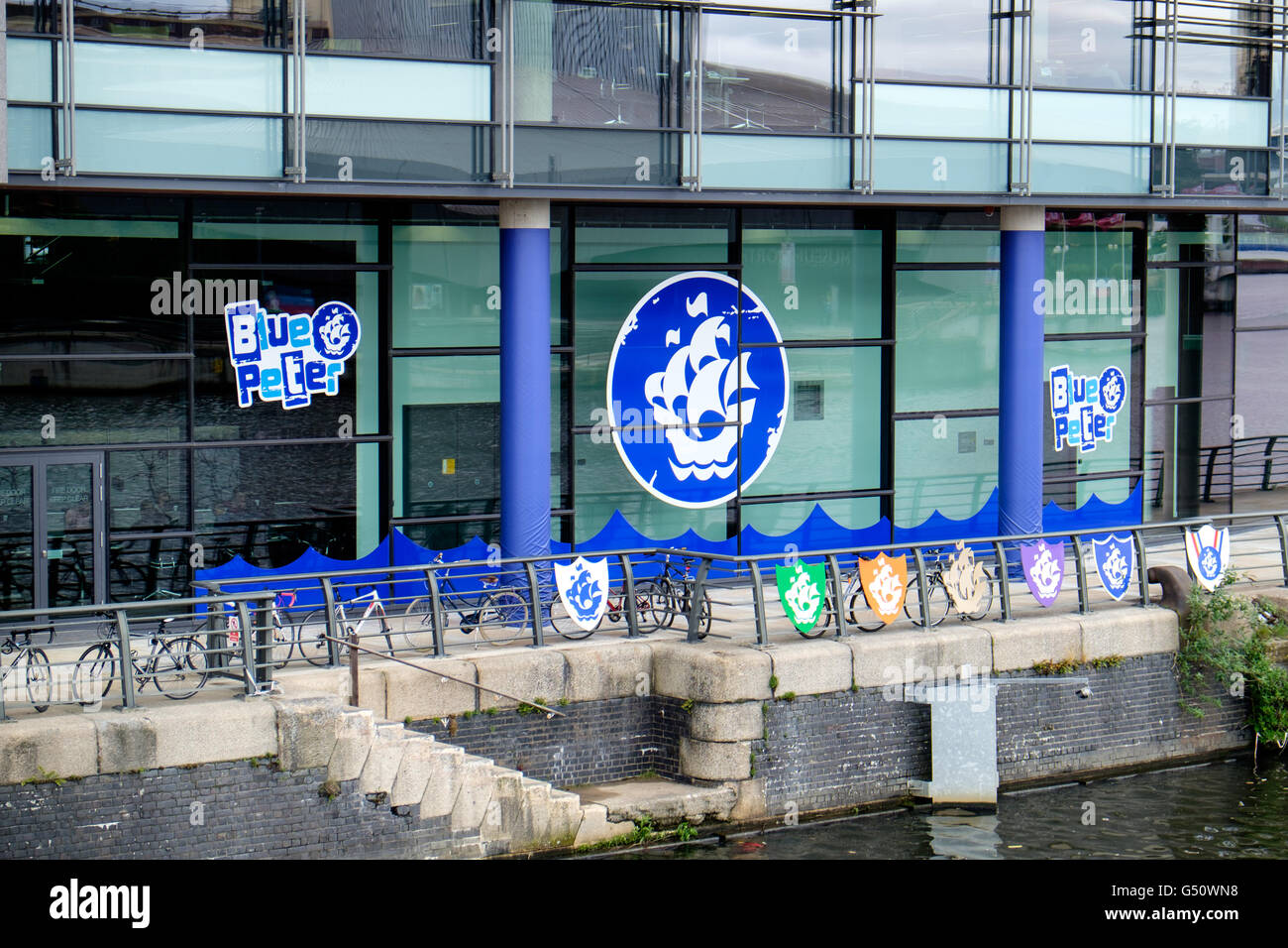 Blue Peter signes sur BBC bâtiment à MediaCityUK, Salford, Royaume-Uni, Banque D'Images