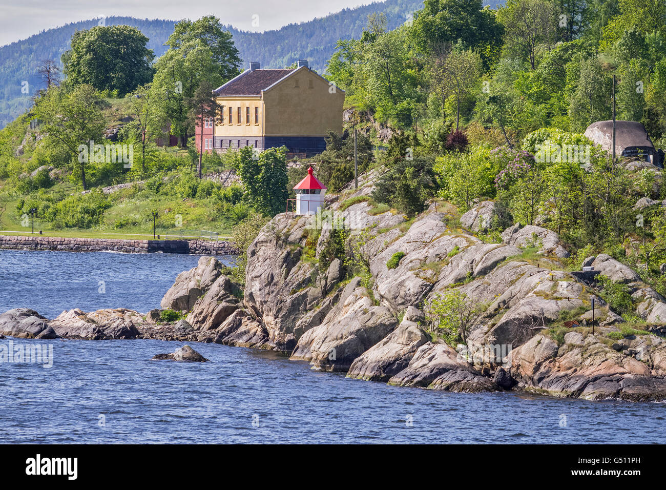 Petit phare sur les rochers Oslofjord Norvège Banque D'Images