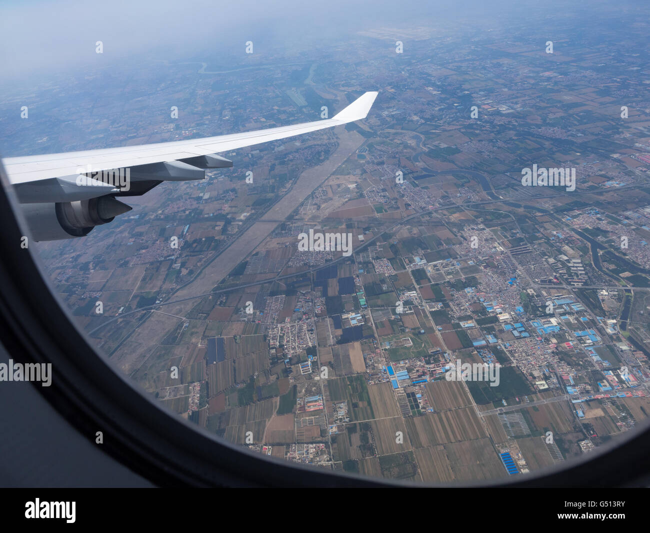 La Chine, Beijing, la campagne environnante dans l'approche à l'atterrissage à l'aéroport Beijing Banque D'Images