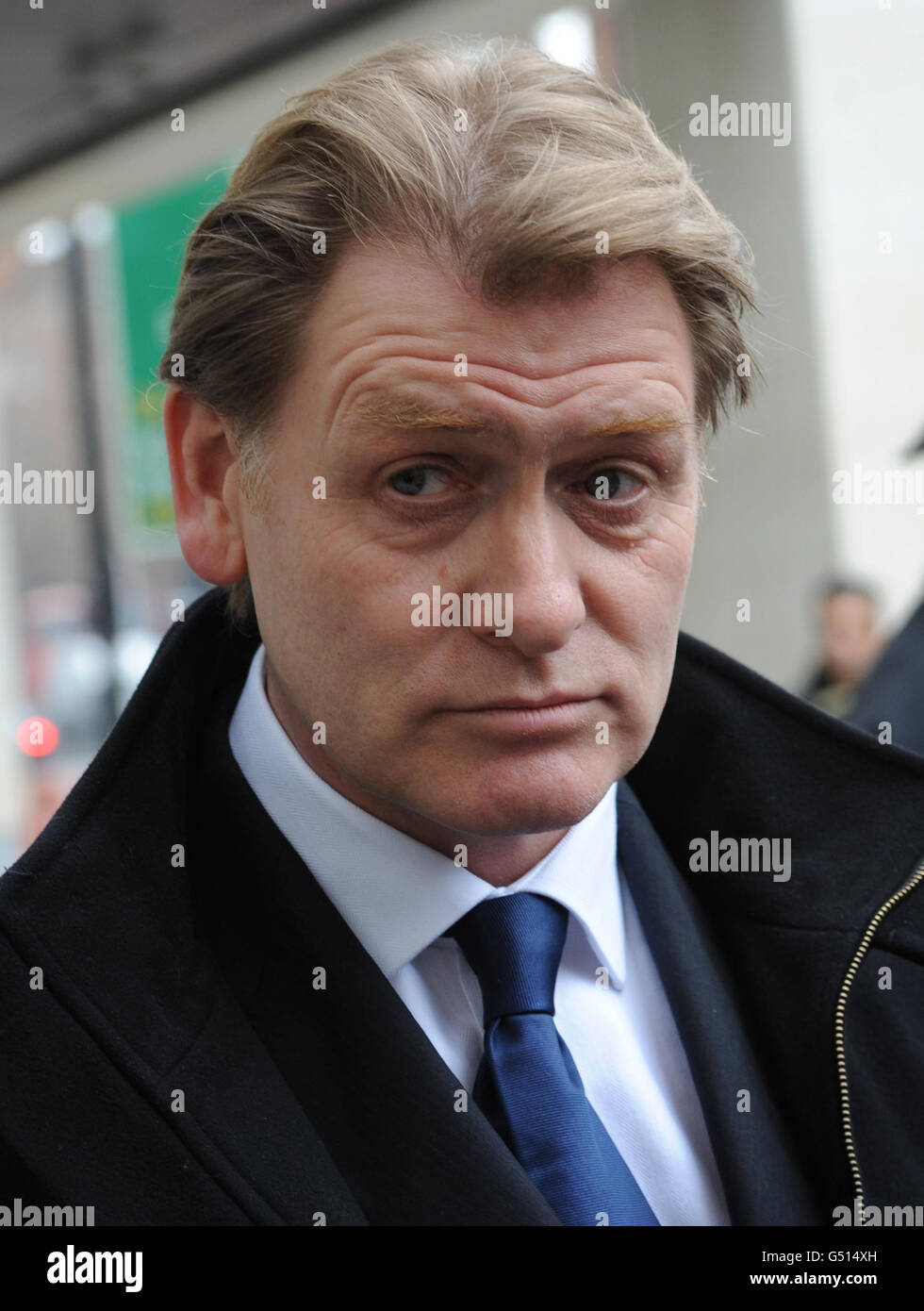 Aujourd'hui, le député Eric Joyce quitte le tribunal de la ville de Westminster où il a été épargné en prison pour avoir battu quatre politiciens en état d'ivresse et déclaré à la police « vous ne pouvez pas me toucher, je suis un député ». Banque D'Images