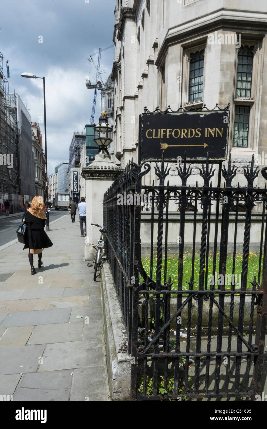 Rampes à l'extérieur de Clifford's Inn, Chancery Lane, Londres, Royaume-Uni Banque D'Images
