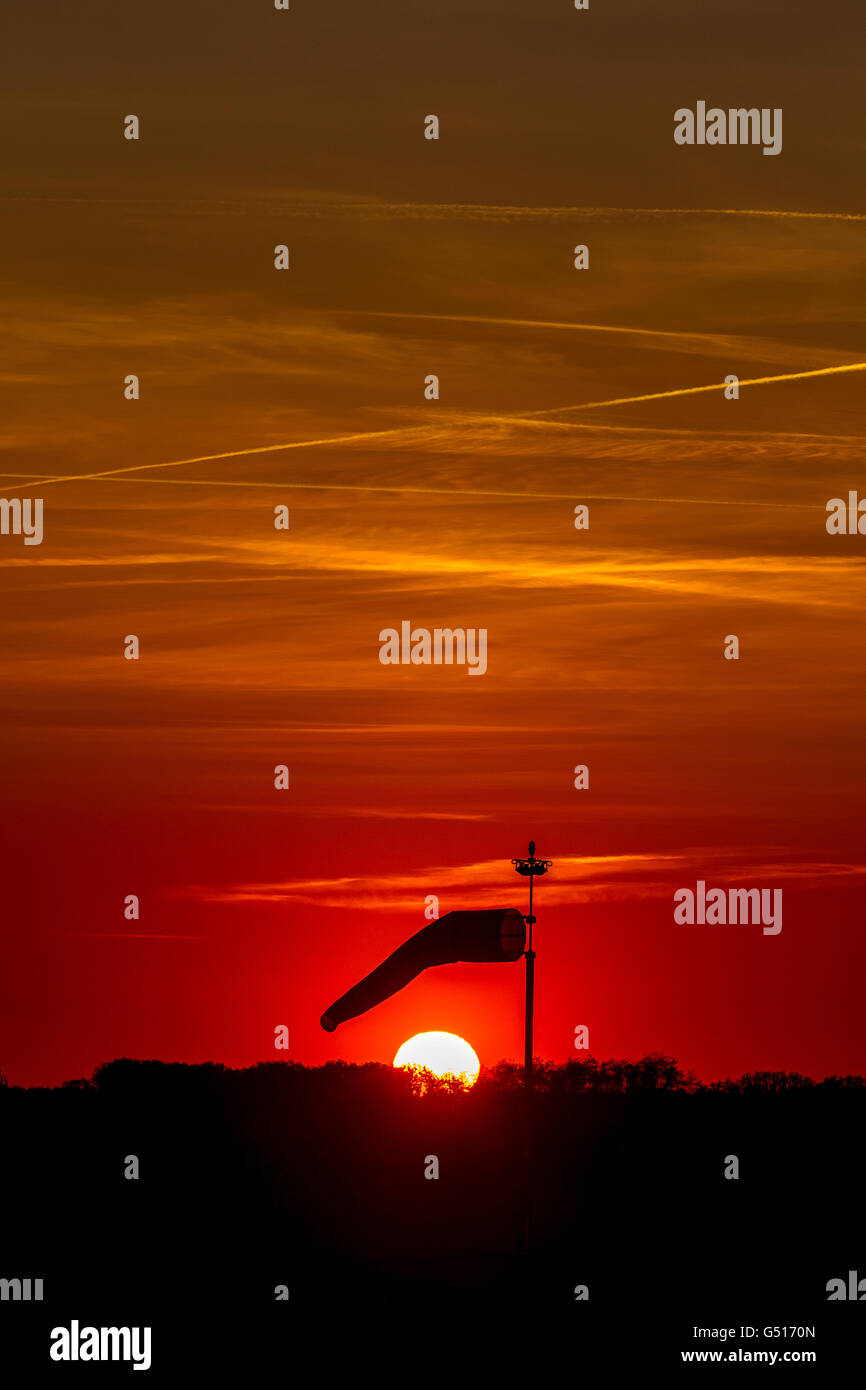Manche à air dans le coucher du soleil à Müritz Airpark ancien aéroport militaire, Rechlin-Larz Rechlin-Larz, ancien aéroport militaire, Sneek, Banque D'Images