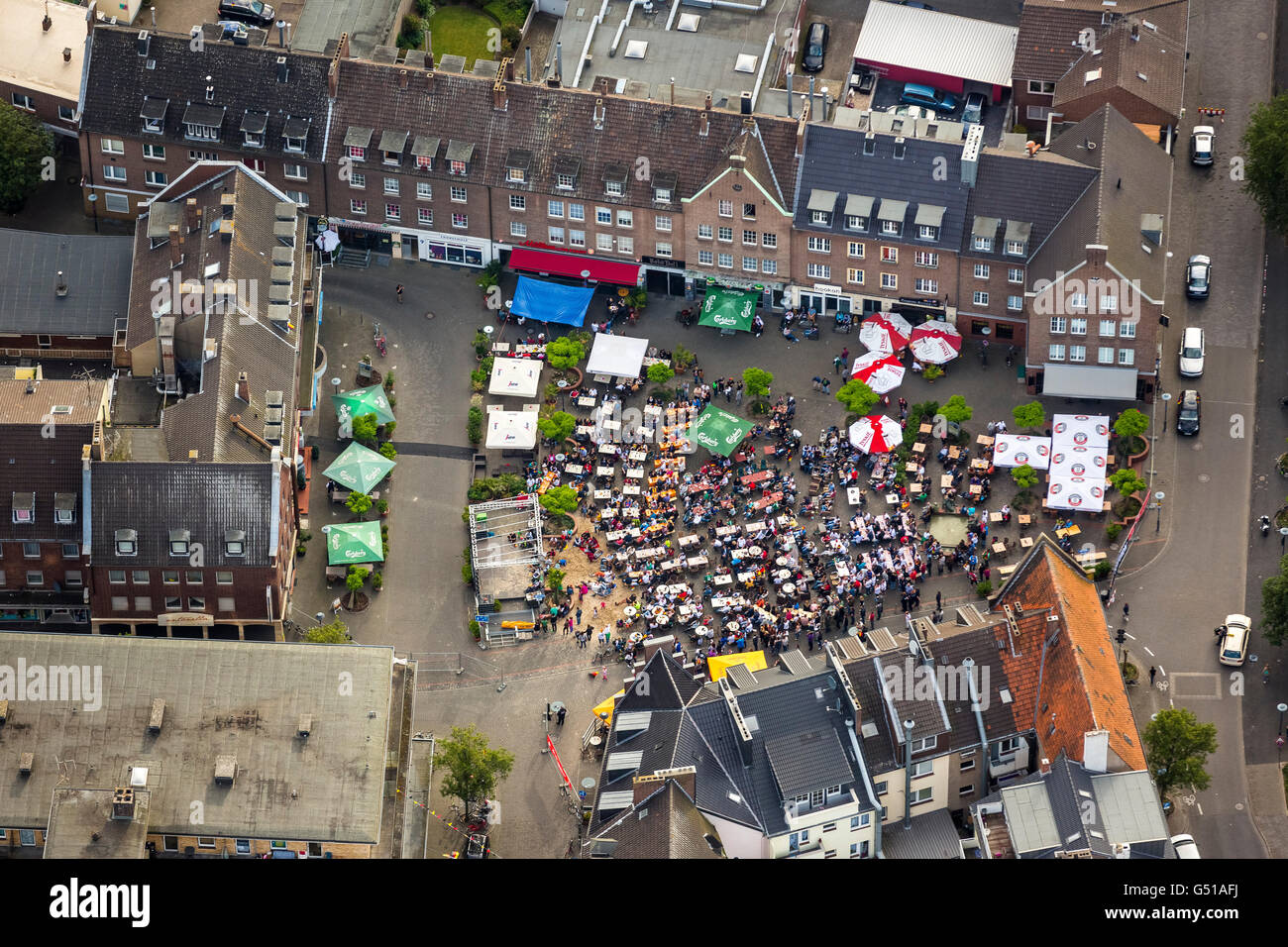 Vue aérienne, pour la Coupe du Monde 2014, vue aérienne, la consultation du public sur le marché des céréales à Wesel, Rudel, regarder la télévision en plein air, Wesel, Banque D'Images
