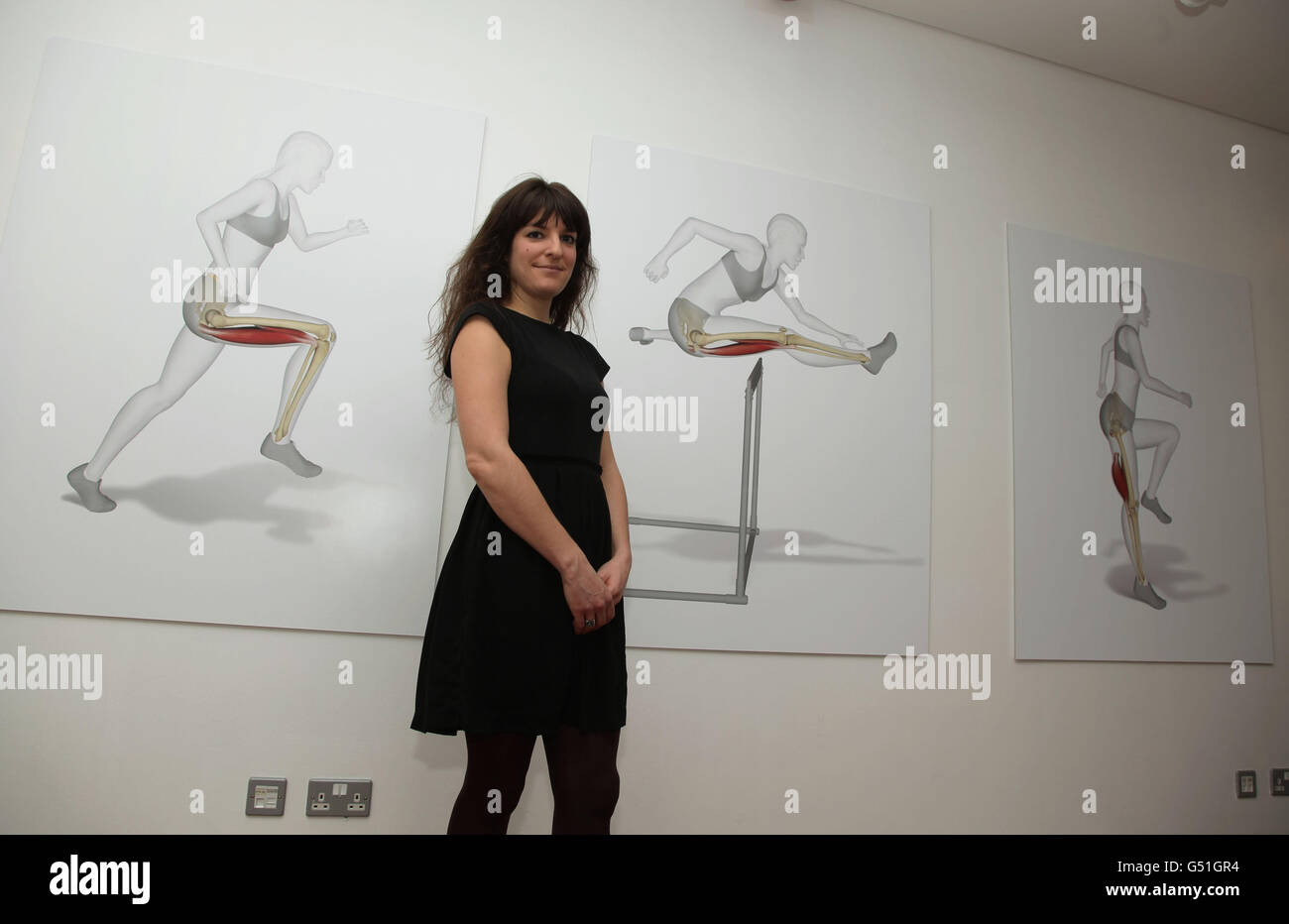 L'artiste Emily Evans avec son morceau 'haiess', lors d'un aperçu de presse de l'exposition 'Anatomie d'un athlète' du Collège royal des chirurgiens, au RCS Hunterian Museum, Lincoln's Inn Fields dans le centre de Londres. Banque D'Images