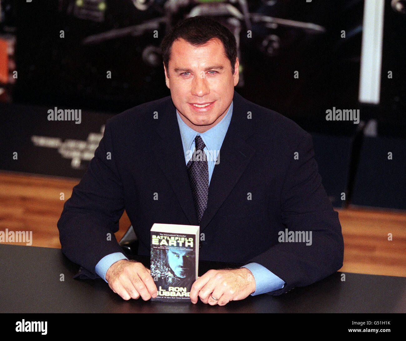Signature du livre de John Travolta Banque D'Images