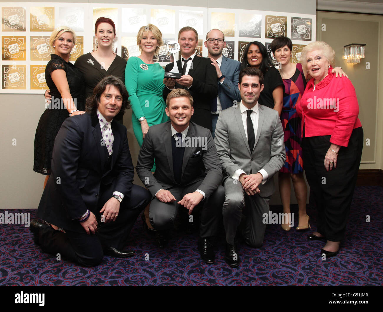 Kerry Katona (3e à gauche) et les membres de ce matin Sharon Marshall, Jeffrey Brazier, Denise Robertson, Matt Johnson et Laurence Llewelyn-Bowen, avec leur prix du programme de télévision de jour lors des prix du Club des industries de la télévision et de la radio (TRIC), au Grosvenor House Hotel sur Park Lane, dans le centre de Londres. Banque D'Images