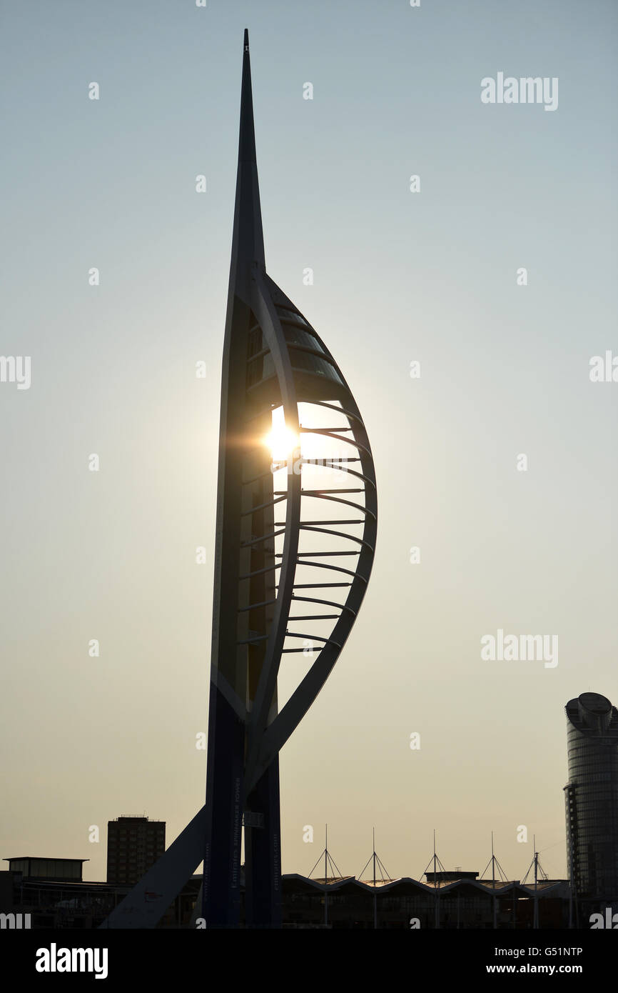 Spinnaker Tower, Portsmouth, tôt le matin Banque D'Images