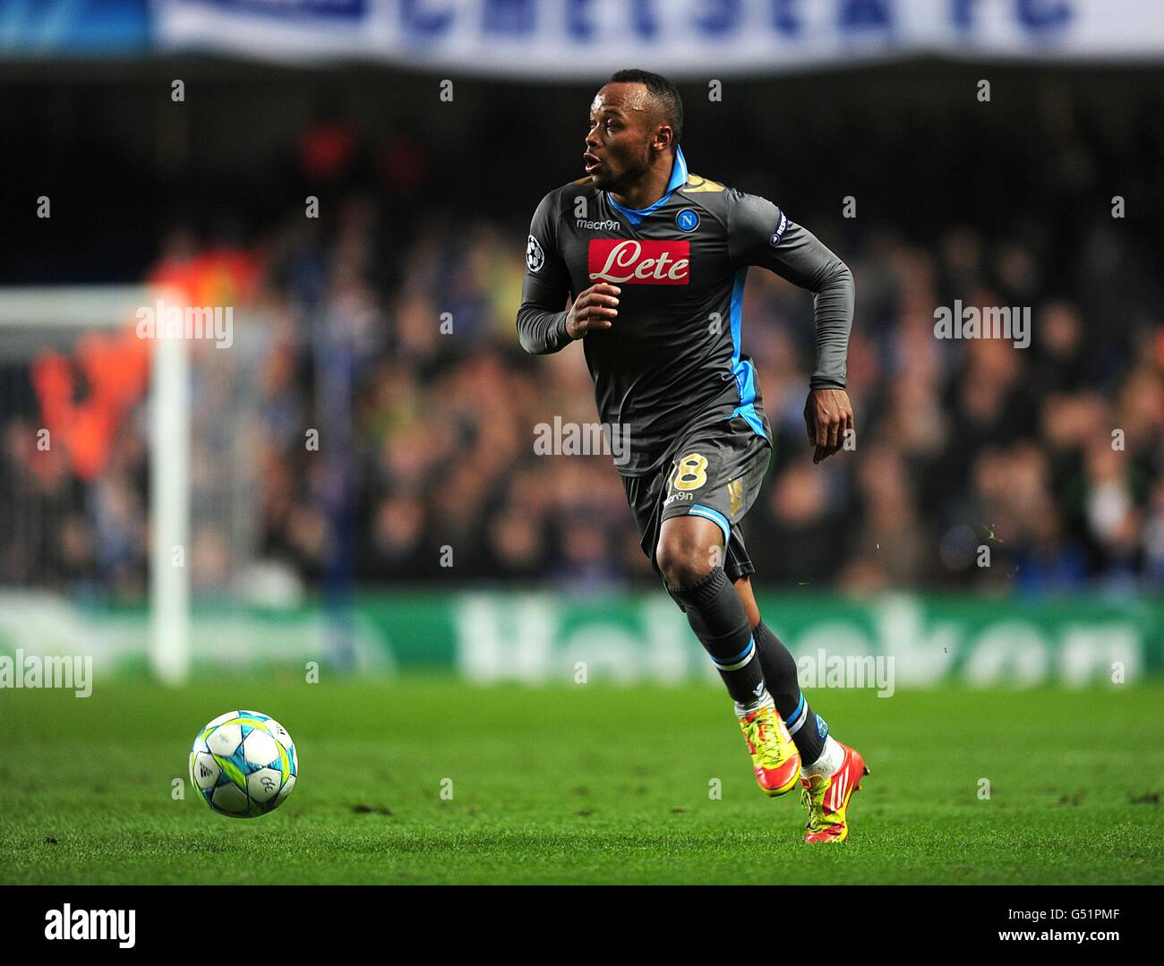 Football - UEFA Champions League - Round of 16 - second Leg - Chelsea v Napoli - Stamford Bridge. Camilo Zuniga, Naples Banque D'Images