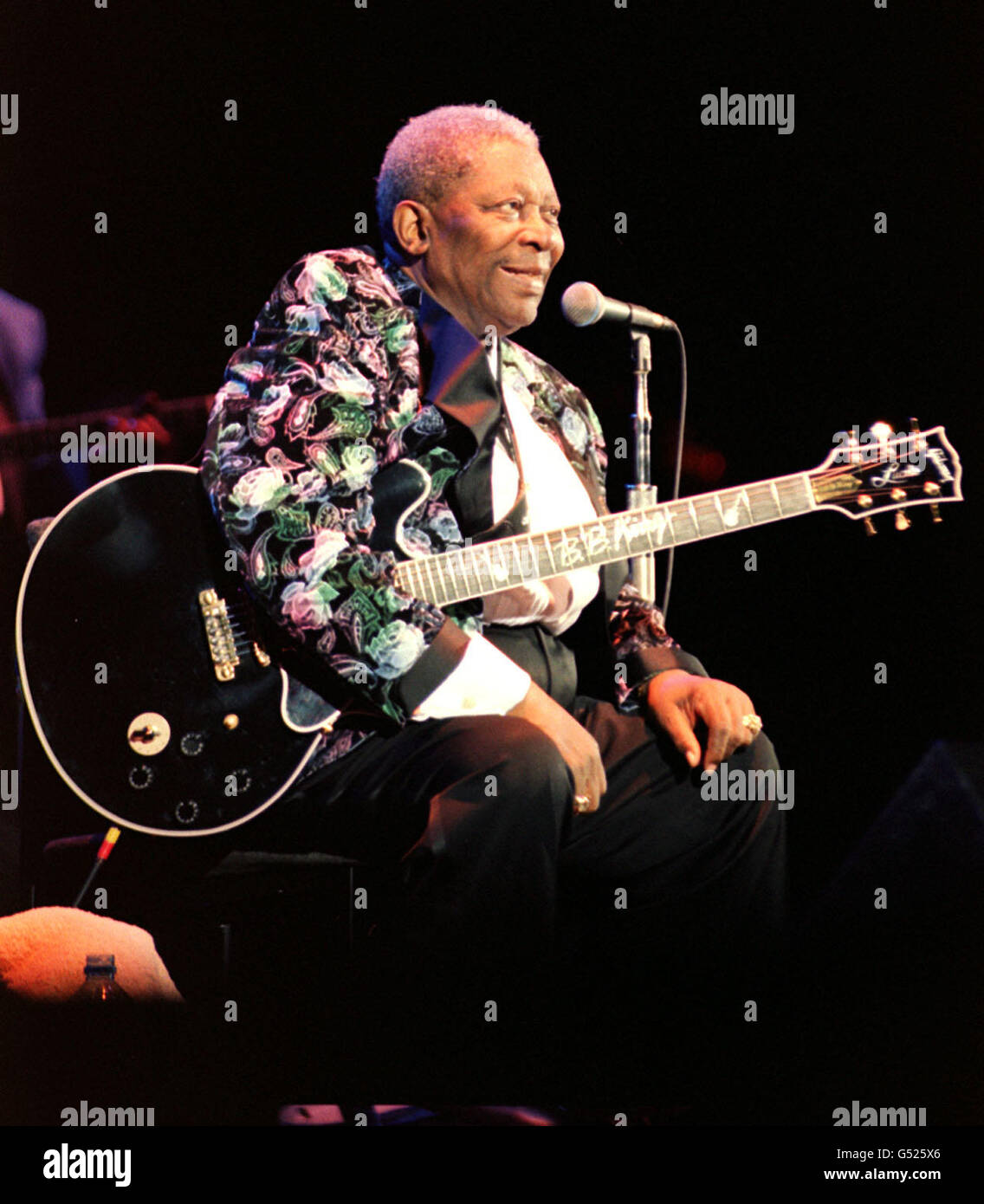 Le chanteur de blues américain BB King se présente sur scène au Hammersmith Apollo Theatre, à l'ouest de Londres. Banque D'Images
