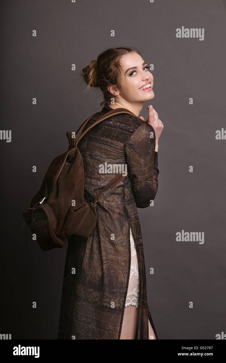 Fashion portrait of a Girl smiling in studio Banque D'Images