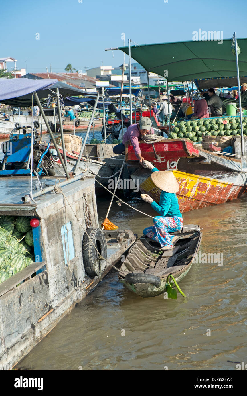 Marché flottant de Cai Rang, district de Cai Rang, Can Tho, Delta du Mékong, Vietnam Banque D'Images