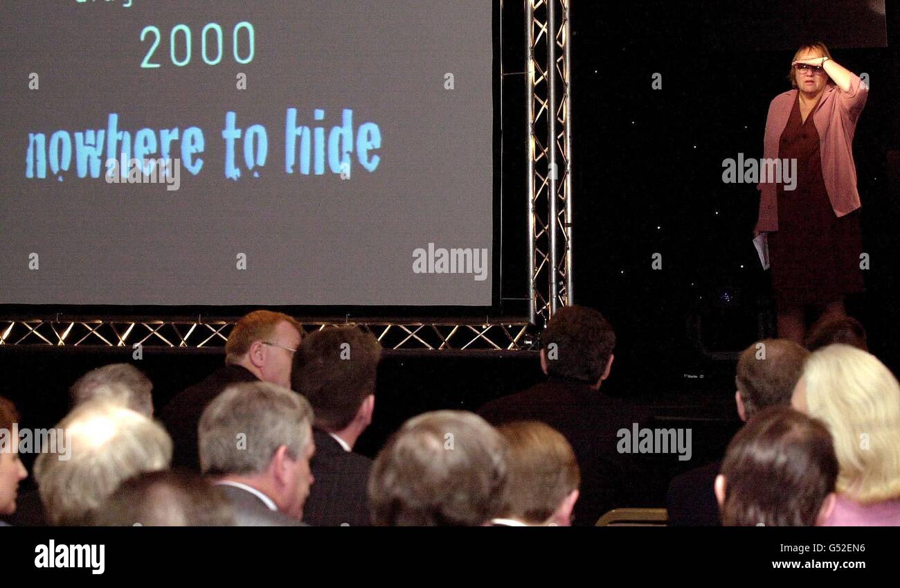 Mo Mowlam, ministre du Cabinet, lors de son discours à la Conférence de l'Association des officiers de police en chef à Blackpool. M. Mowlam a renouvelé son appel à la coopération internationale pour lutter contre le commerce de la drogue. * lors de la conférence "Nowhere to Hide" Drugs, qui s'est tenue à l'hôtel Stakis, North Promenade, Blackpool. Banque D'Images