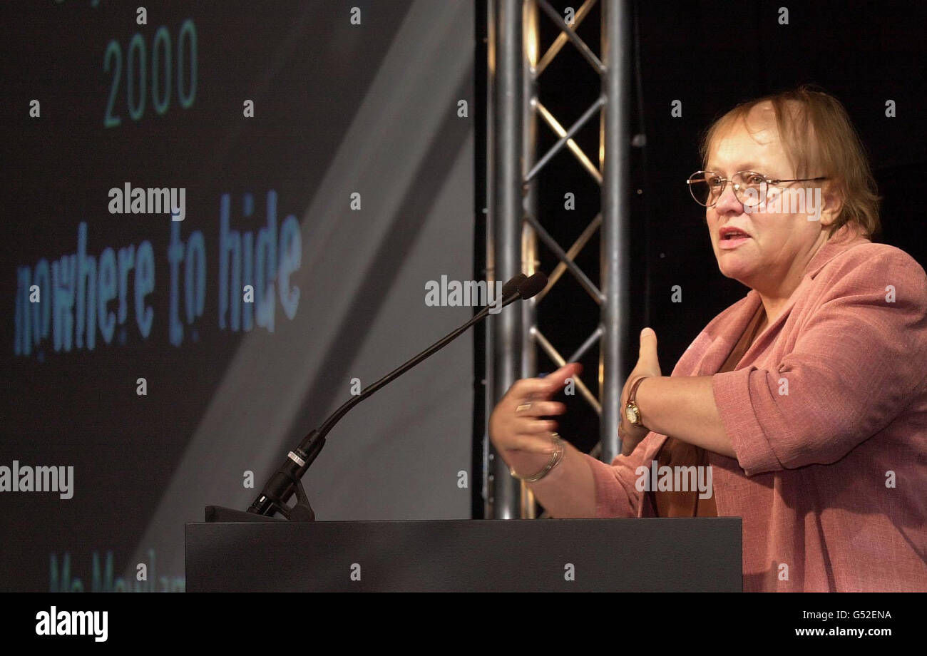 Mo Mowlam, ministre du Cabinet, lors de son discours à la Conférence de l'Association des officiers de police en chef à Blackpool. M. Mowlam a renouvelé son appel à la coopération internationale pour lutter contre le commerce de la drogue. * lors de la conférence "Nowhere to Hide" Drugs, qui s'est tenue à l'hôtel Stakis, North Promenade, Blackpool. Banque D'Images