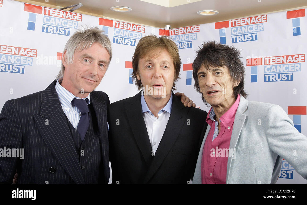 (LEF - à droite) Paul Weller, Sir Paul McCartney et Ronnie Wood sont les coulisses d'un concert Teenage cancer Trust au Royal Albert Hall, Londres. Banque D'Images