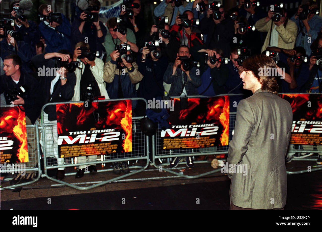 L'acteur américain Tom Cruise arrive pour le Gala Premiere de la Mission Impossible Sequel, M:I-2, à l'Empire cinema Leicester Square, au centre de Londres. Banque D'Images
