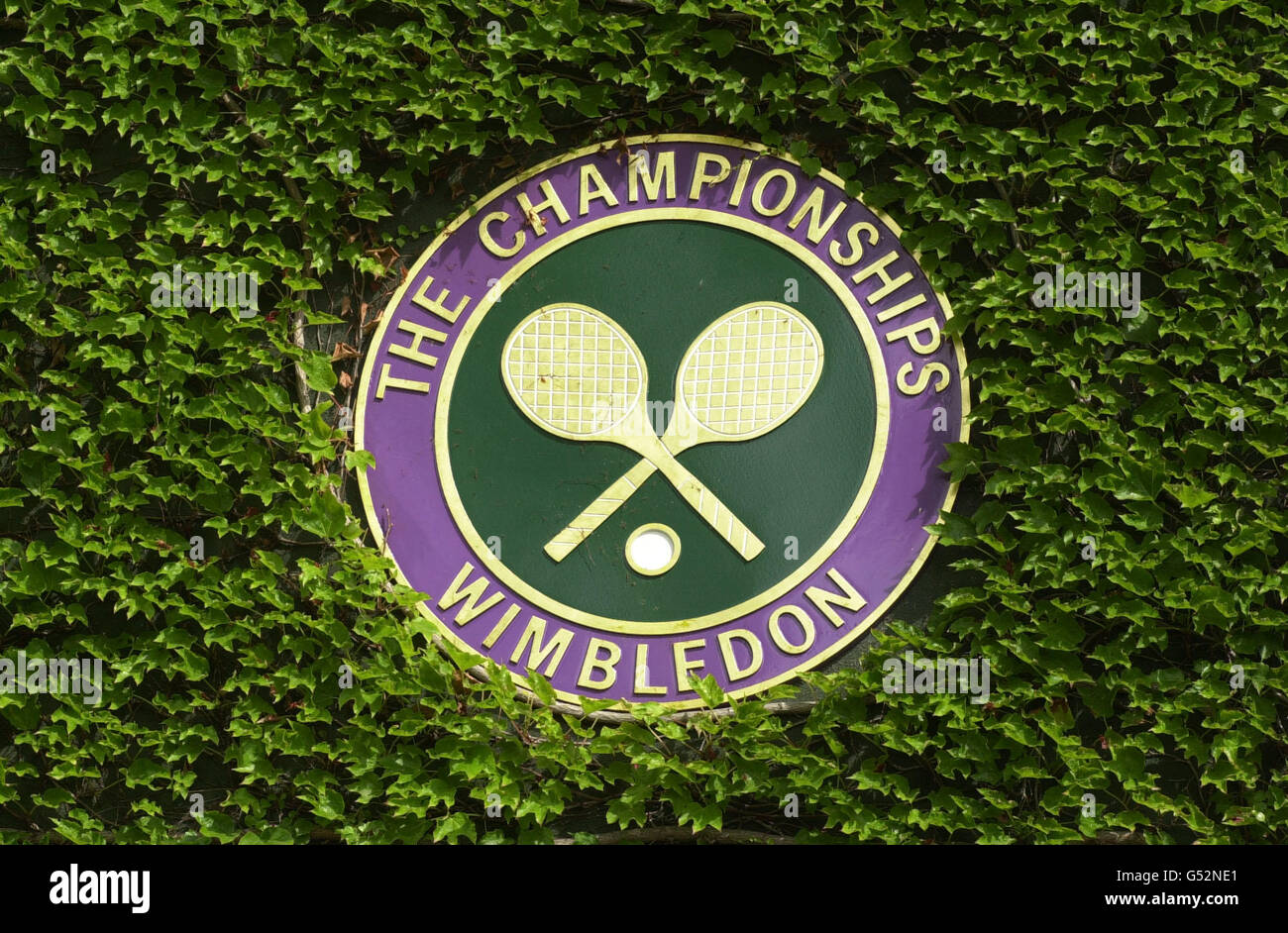 PAS D'UTILISATION COMMERCIALE : le logo des championnats de tennis de Wimbledon. Banque D'Images