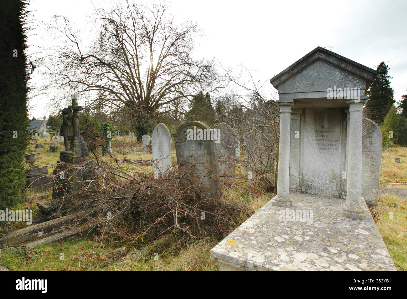 Une vue générale des tombes du vieux cimetière de Southampton, qui compte 45 mémoriaux aux victimes de la catastrophe du Titanic.Le RMS Titanic partira de la ville pour son voyage fatidique transatlantique à New York le 10 avril 1912. Banque D'Images