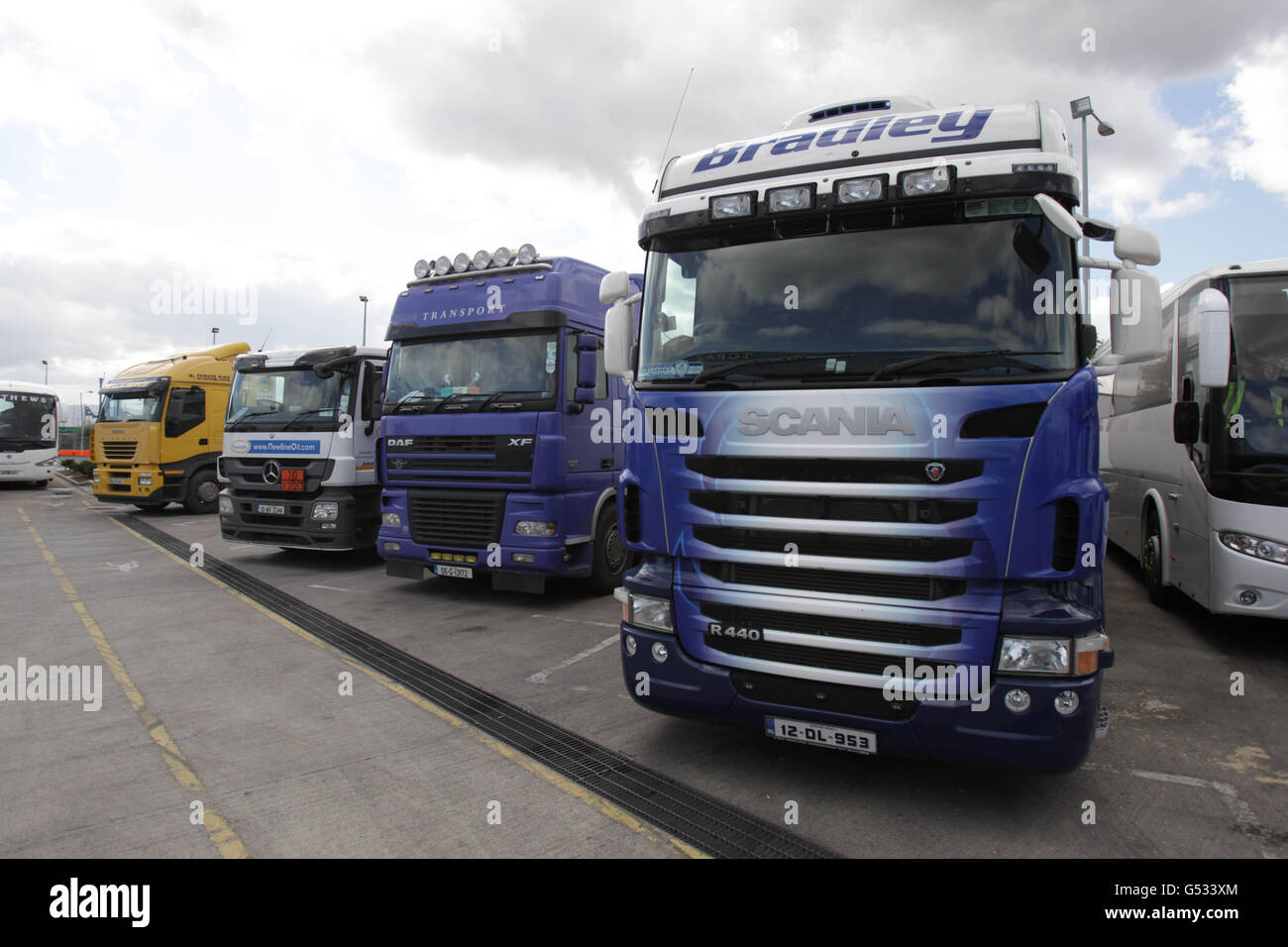 Stock irlandais HGV. Photo générique des camions de transport dans le port de Dublin. Banque D'Images