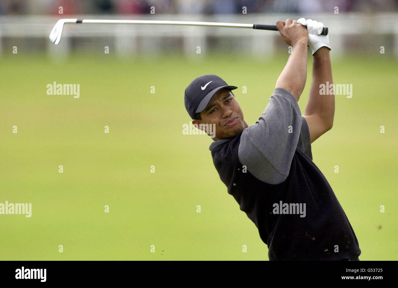 Tiger Woods d'Amérique en action sur le 2ème tee au Championnat de golf ouvert 2000 à St Andrews en Écosse. Banque D'Images