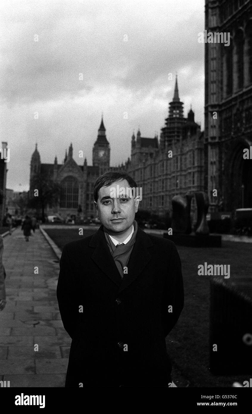 M. Alex Salmond, député nationaliste écossais de Banff et de Buchan, après son déplacement de la Chambre des communes. Il a provoqué un déracinement lors du discours du chancelier Nigel lawson sur le budget en décrivant ses propositions comme « une obscénité ». Banque D'Images
