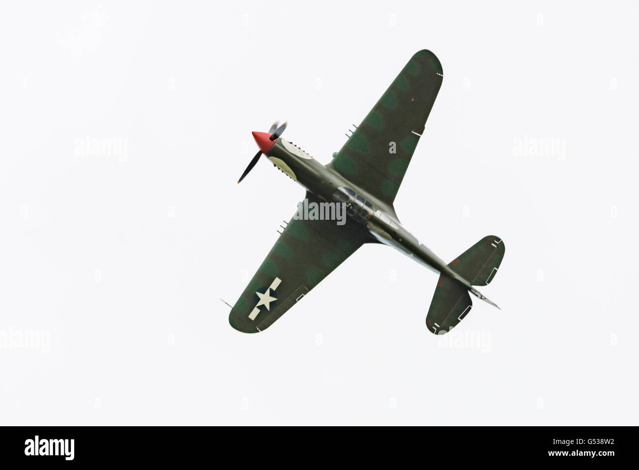 Royaume-uni, Ecosse, East Lothian, North Berwick, Curtiss P-40 Kittyhawk du dessus lors de l'Assemblée nationale d'Écosse Airshow dans East Fortune Banque D'Images