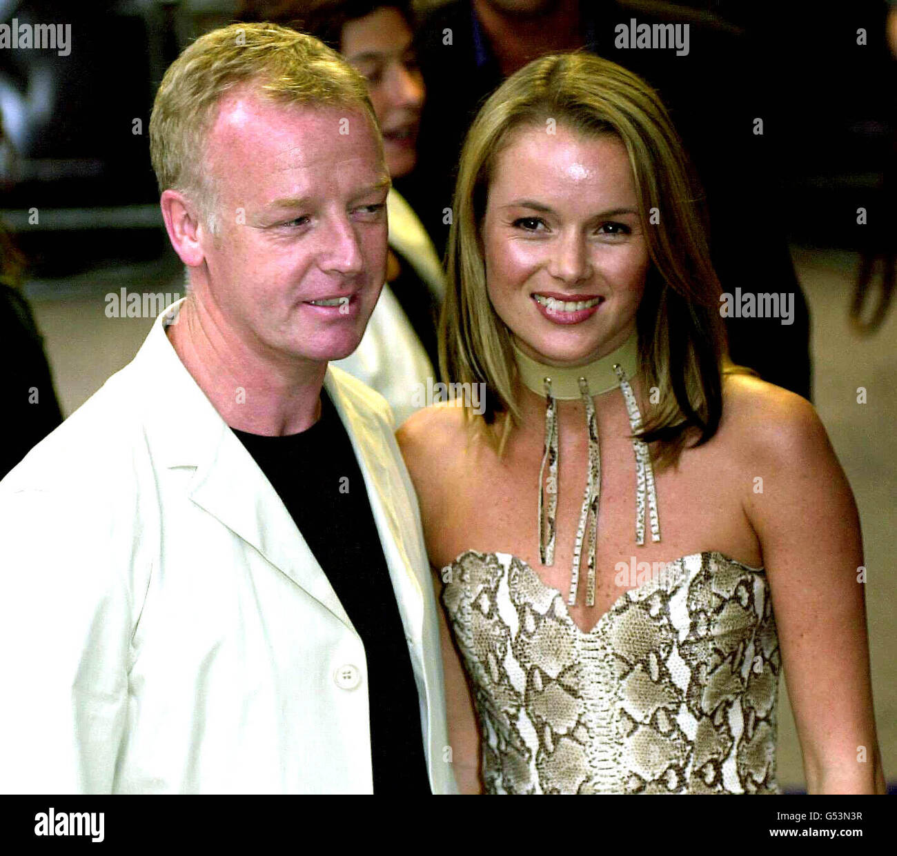 L'actrice Amanda Holden et son mari, comédien et présentateur de télévision les Dennis arrivent pour la première du film X-Men, au cinéma Odeon de Leicester Square, Londres. Banque D'Images