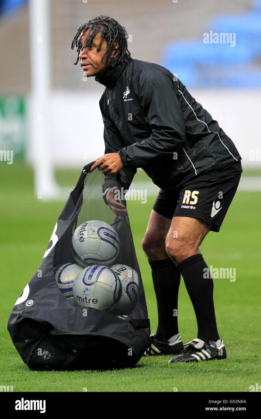 Football - championnat de football npower - Coventry City v Millwall - Ricoh Arena. Richard Shaw, entraîneur de l'équipe de la réserve de Millwall Banque D'Images