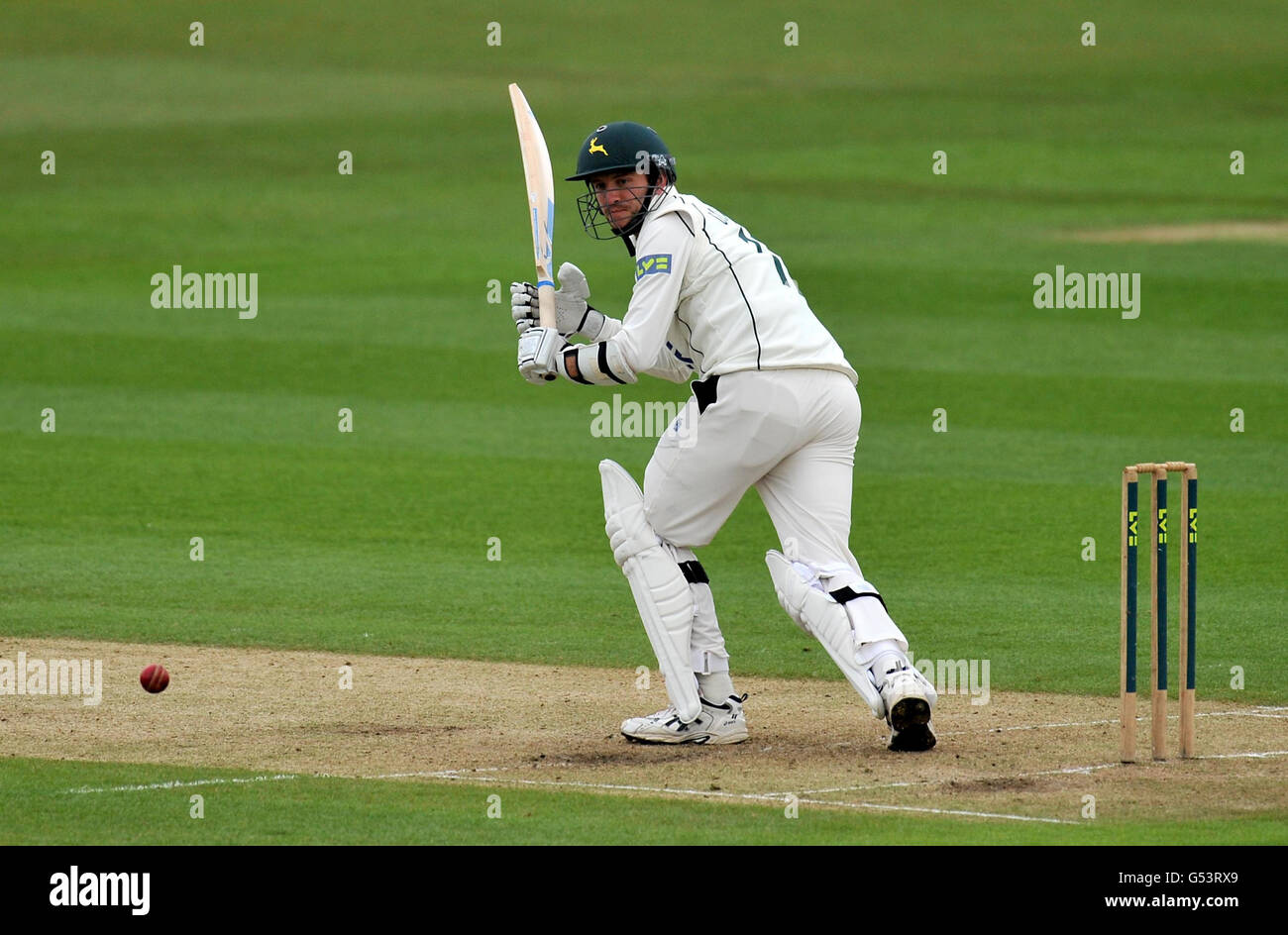 Harry Gurney, du Nottinghamshire, est sorti lors du championnat du comté de LV= à Trent Bridge, Nottingham. Banque D'Images