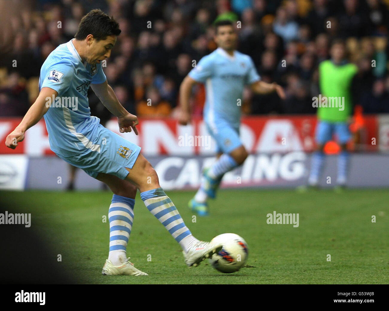 Sami Nasi de Manchester City marque son deuxième but lors du match de la Barclays Premier League à Molineux, Wolverhampton. Banque D'Images