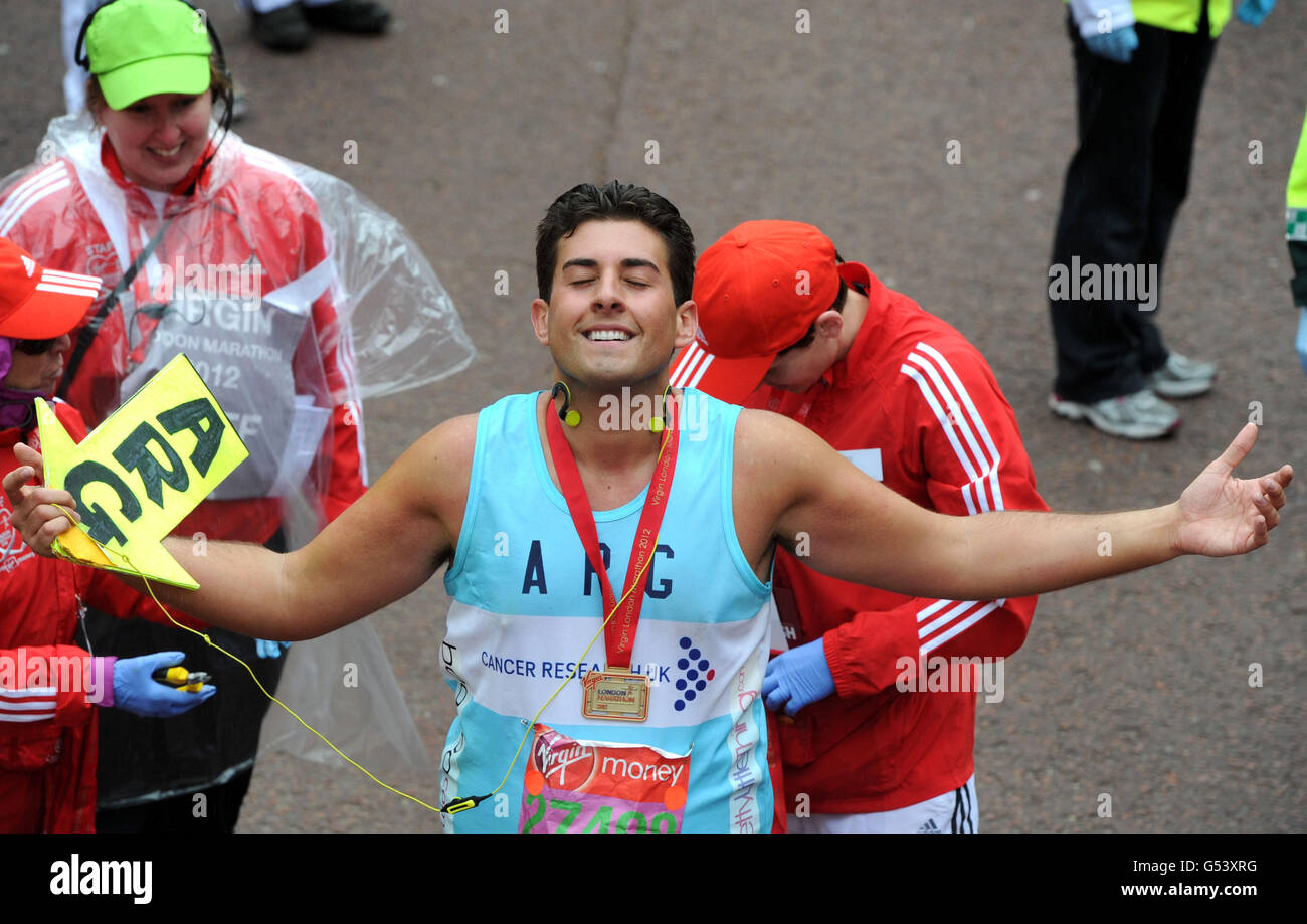 ARG de l'émission de télévision la seule façon est Essex (Towie) termine le Marathon Virgin London 2012, Londres Banque D'Images