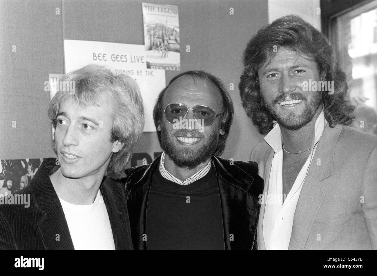 Le groupe pop Bee Gees (de gauche à droite) frères Robin, Maurice et Barry Gibb. Banque D'Images