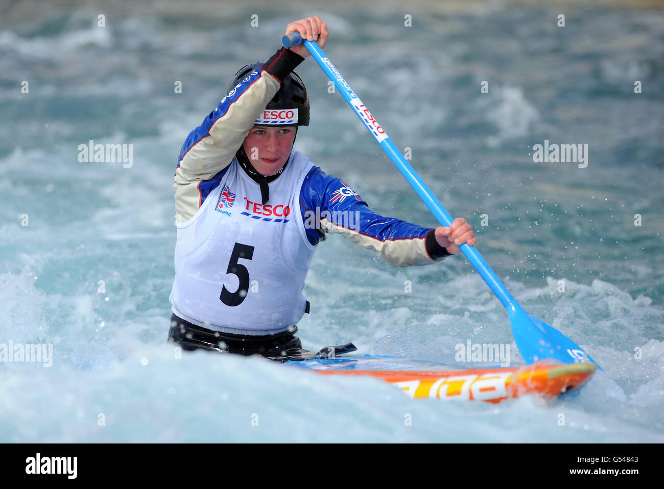 Canoë - essais de sélection de Tesco Canoe Slalom 2012 - troisième jour - Lee Valley White Water Centre. Kimberley Woods, Rugby Canoe Club Banque D'Images