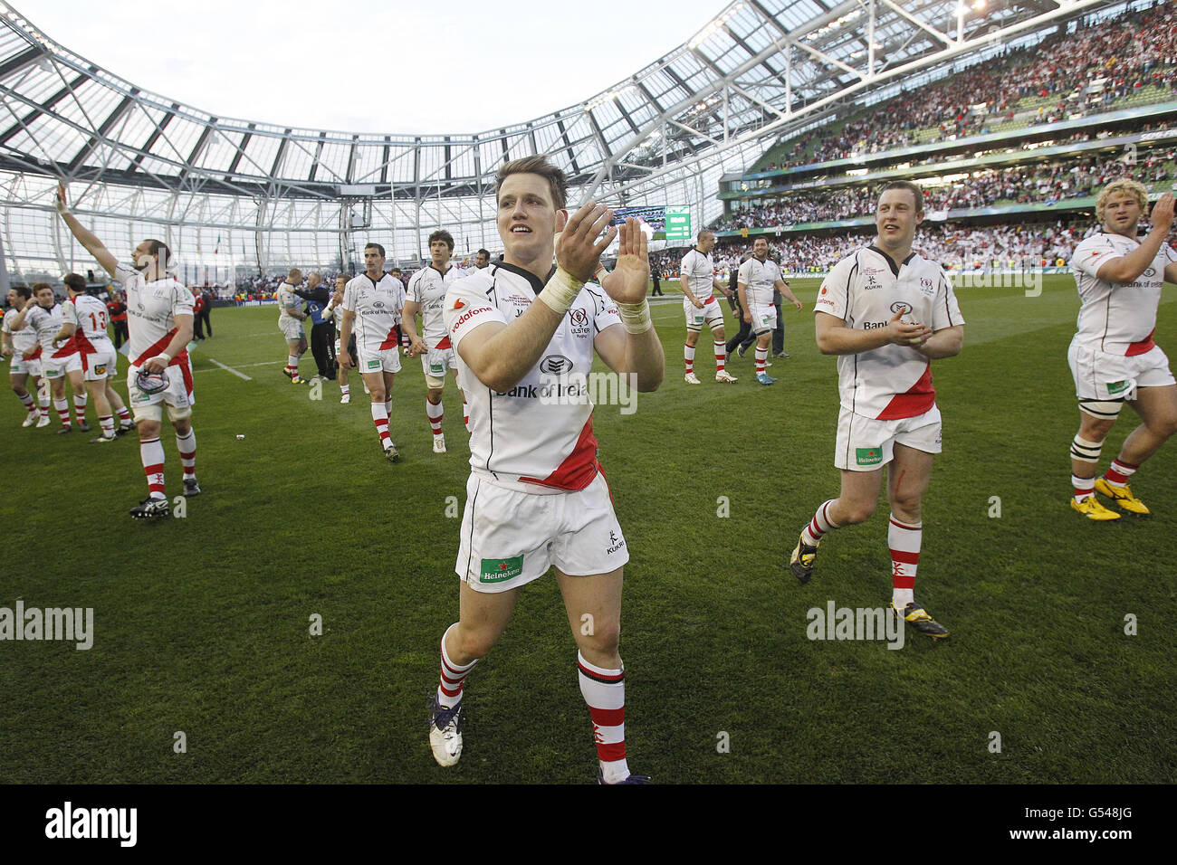 L'équipe d'Ulster célèbre le coup de sifflet final lors de la Heineken Cup, demi-finale au stade Aviva, Dublin. Banque D'Images