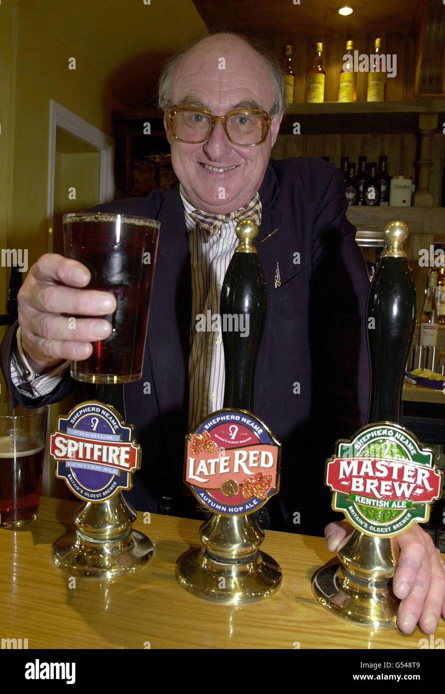 Henry Blofeld, commentateur du cricket, célèbre l'ouverture de « The