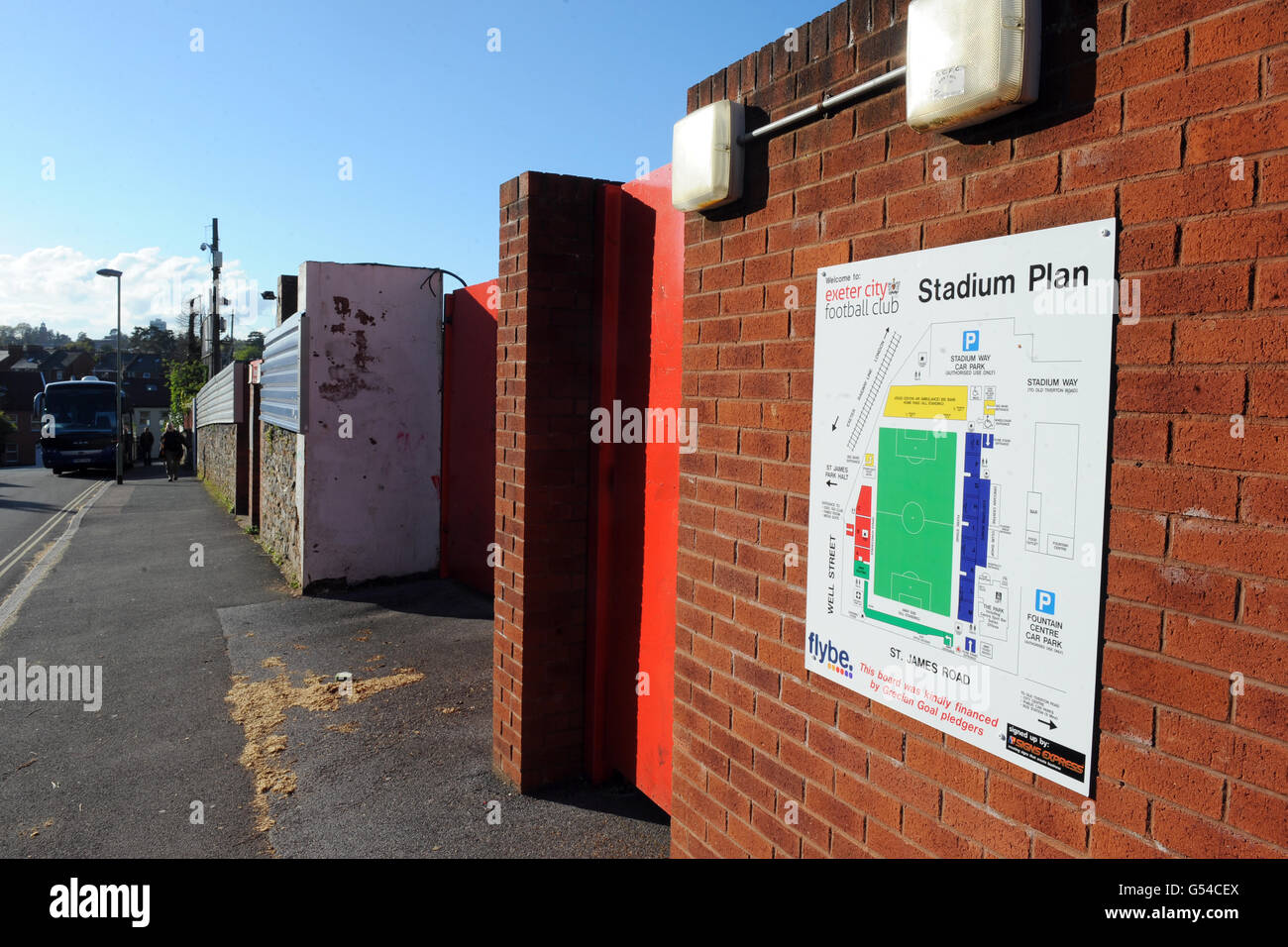 Football - coupe de l'Alliance des jeunes de la Ligue de football - finale - Exeter City / Doncaster Rovers - St James Park.Vue générale sur l'extérieur du parc St James', qui abrite la ville d'Exeter Banque D'Images