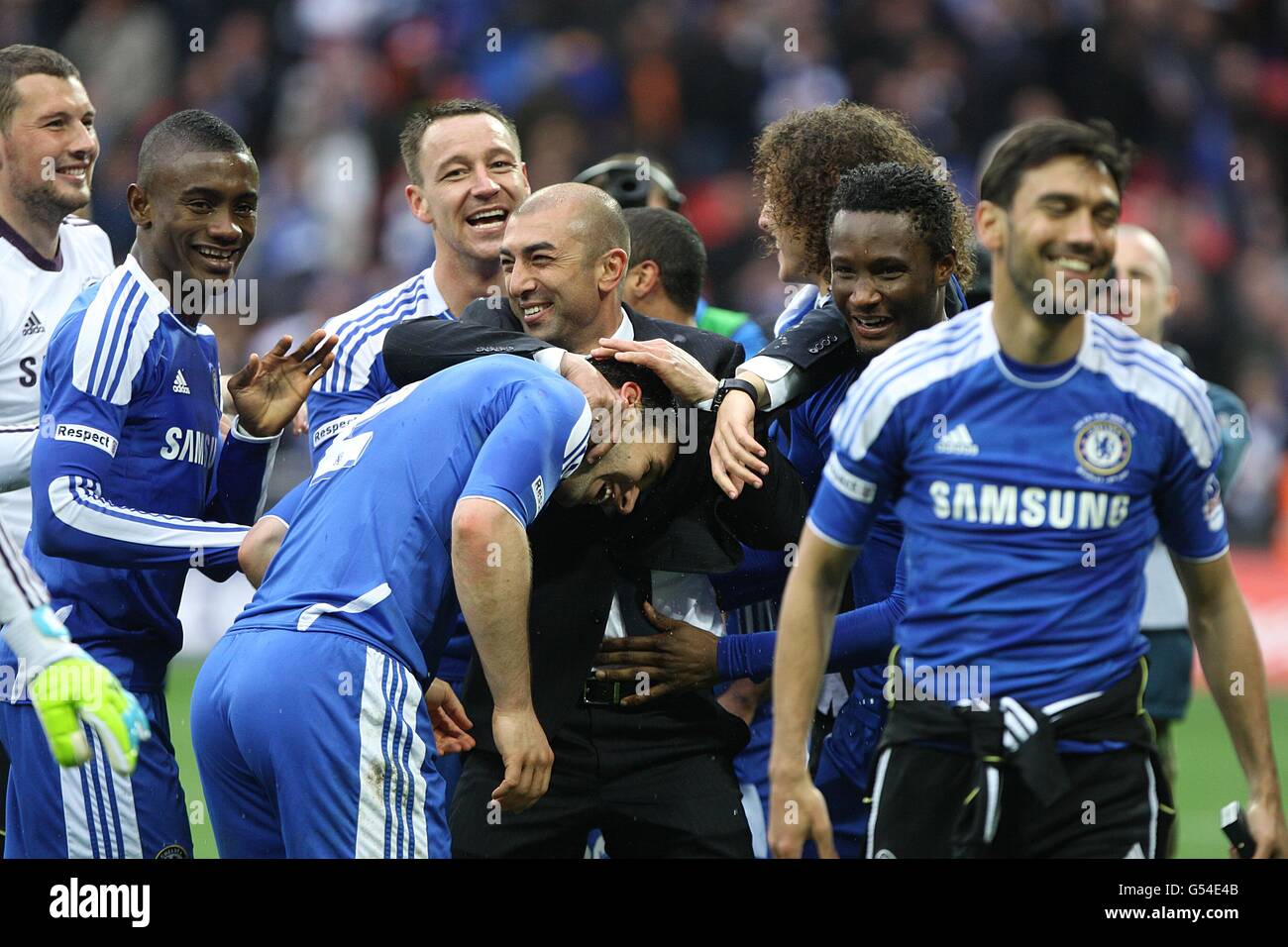 Roberto Di Matteo, directeur intérimaire de Chelsea, célèbre avec ses joueurs après le sifflet final Banque D'Images