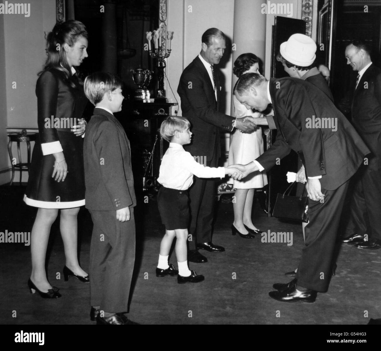 Image - La reine Elizabeth II et Neil Armstrong - Buckingham Palace Banque D'Images