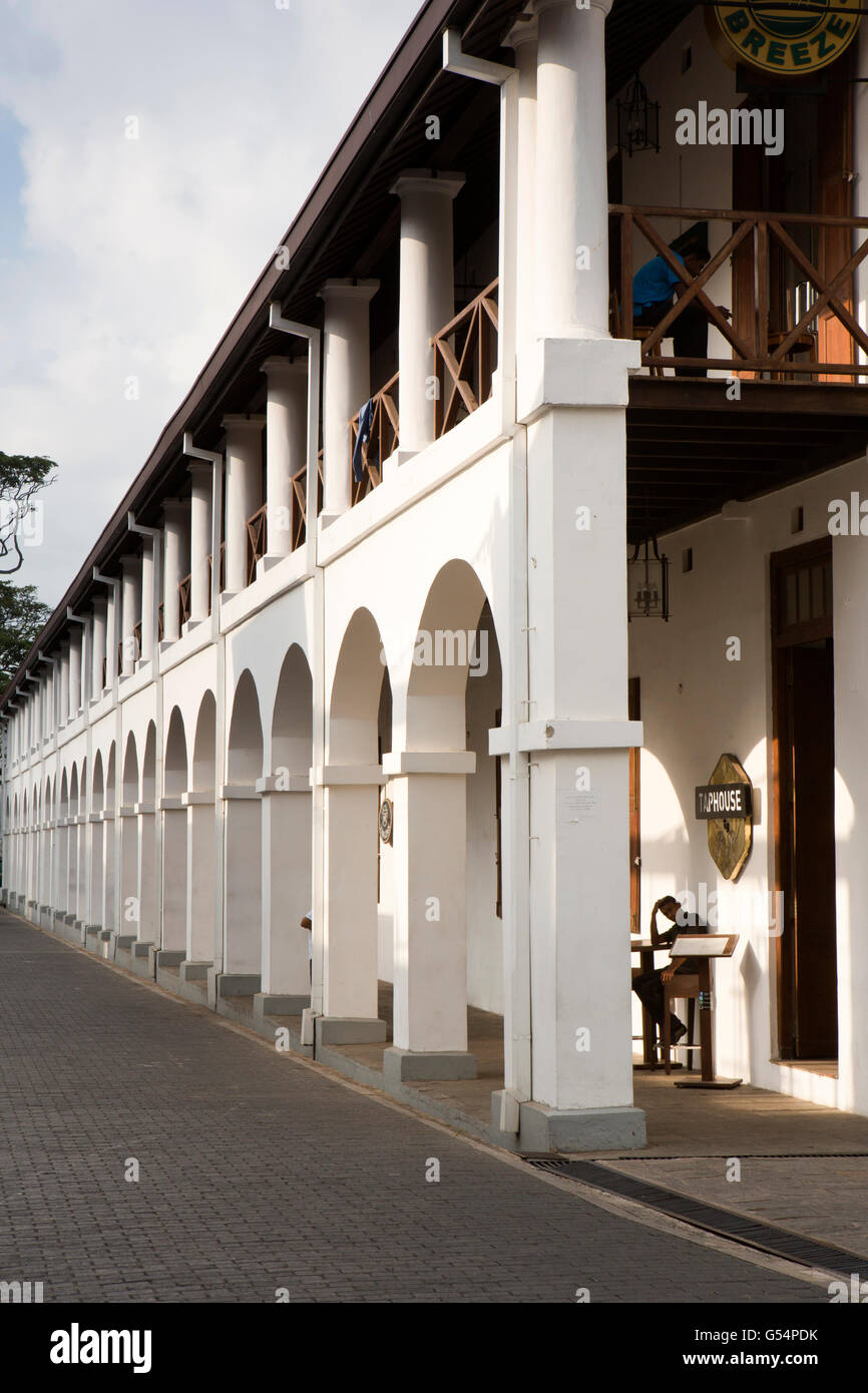 Sri Lanka, Galle Fort, Rue de l'hôpital, d'arches de l'ancien hôpital hollandais Banque D'Images