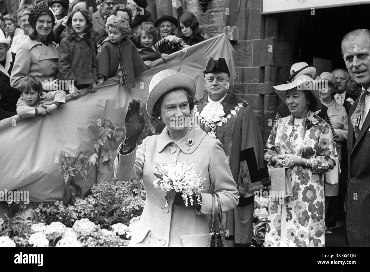 Image - La reine Elizabeth II - Crewe, Cheshire Banque D'Images