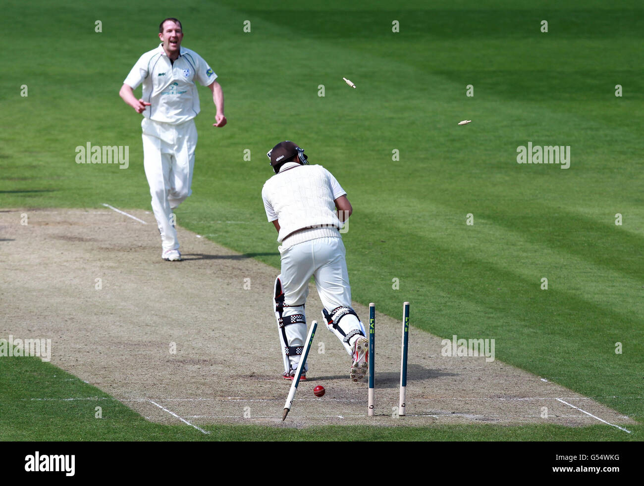 Jacques Rudolph, de Surrey, est animé par Alan Richardson, de Worcestershire, pour 68, lors du championnat du comté de LV=, match de la division un à New Road, Worcester. Banque D'Images